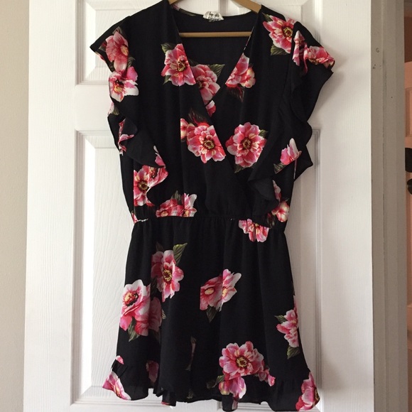 Umgee Pants - Umgee Floral Romper NWT